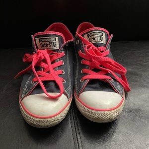 Low rise pink & navy converse